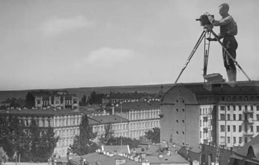 image from the film MAN WITH A MOVIE CAMERA