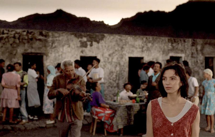 image from the film CASA DE LAVA (DOWN TO EARTH)