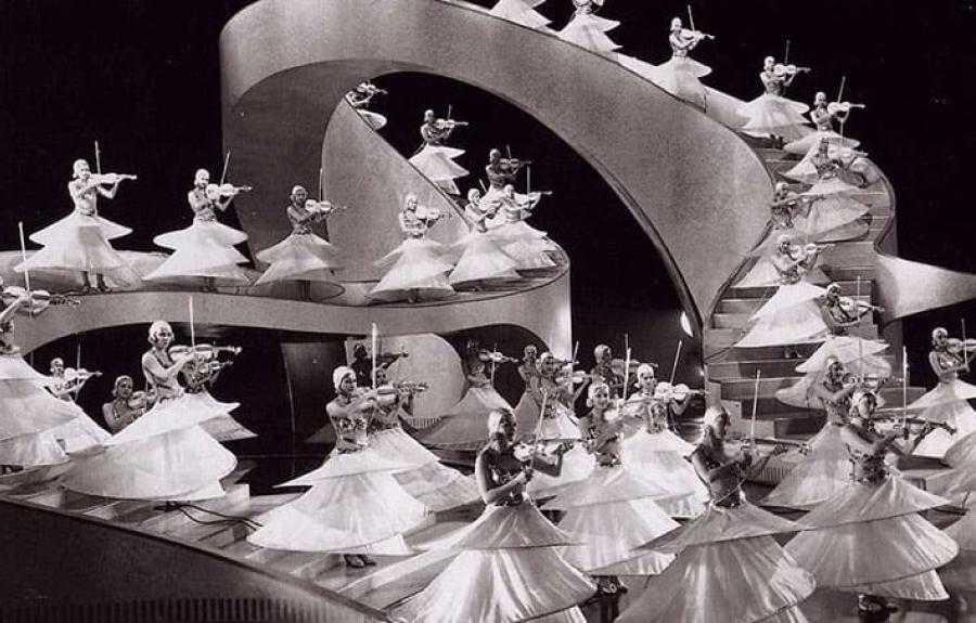 Busby berkeley gold diggers hi-res stock photography and images